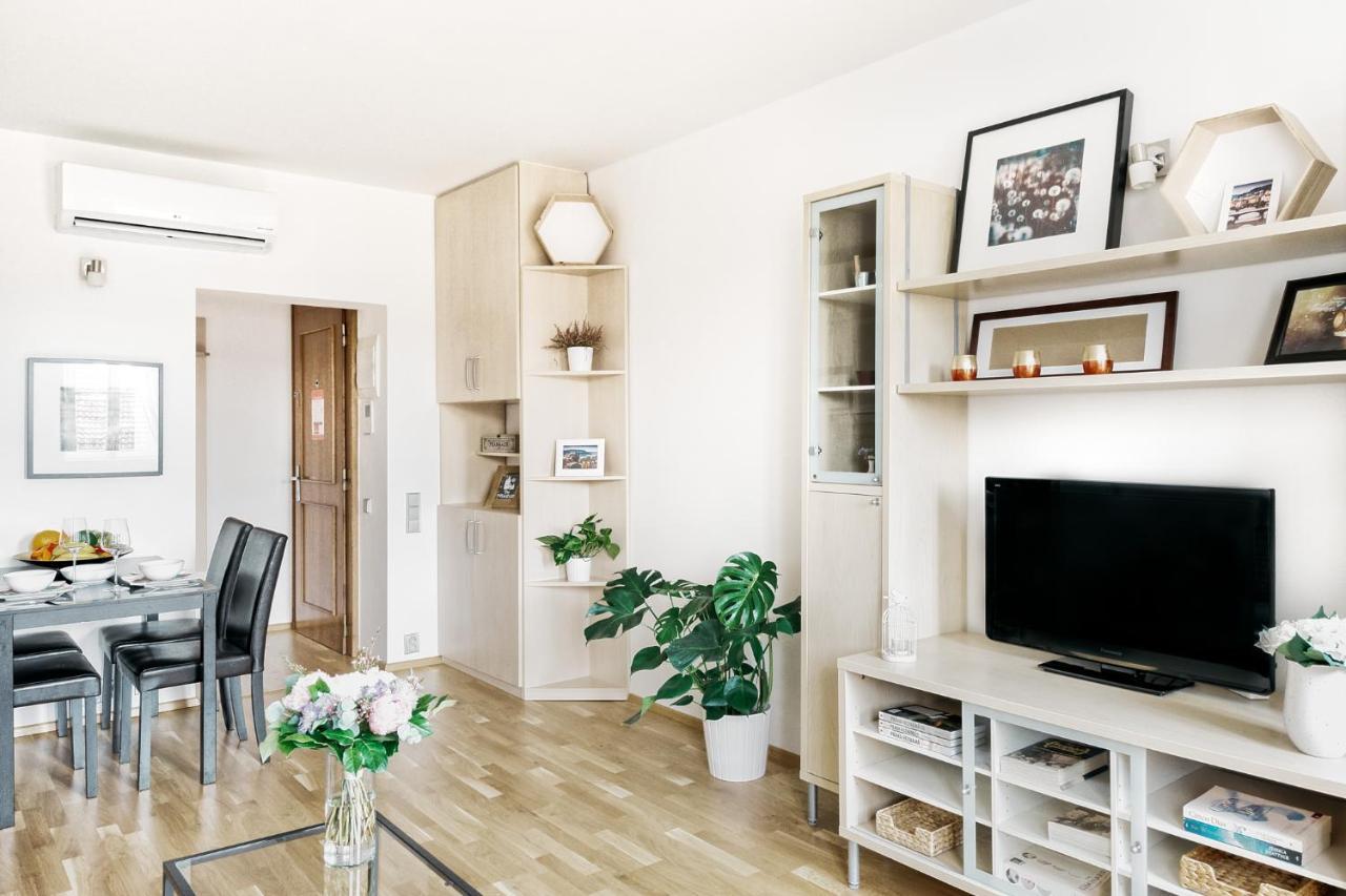 Lil Apartment With Tyn Cathedral View, Parking & Ac Praga Zewnętrze zdjęcie